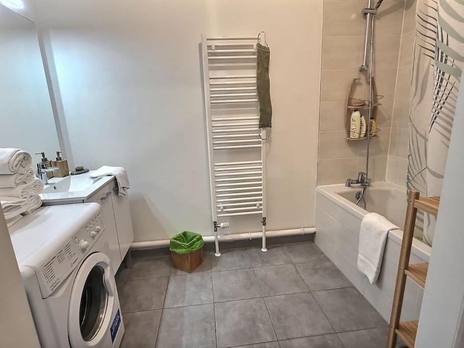 Superbe Appartement Avec 2 Balcons - Vue Sur La Cathedrale Environ 15 Min En Tram Strasbourg Eksteriør billede